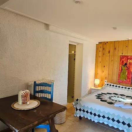 La Caverne De Fontgrande, Piscine Et Parking Et Vue Cite Carcassonne